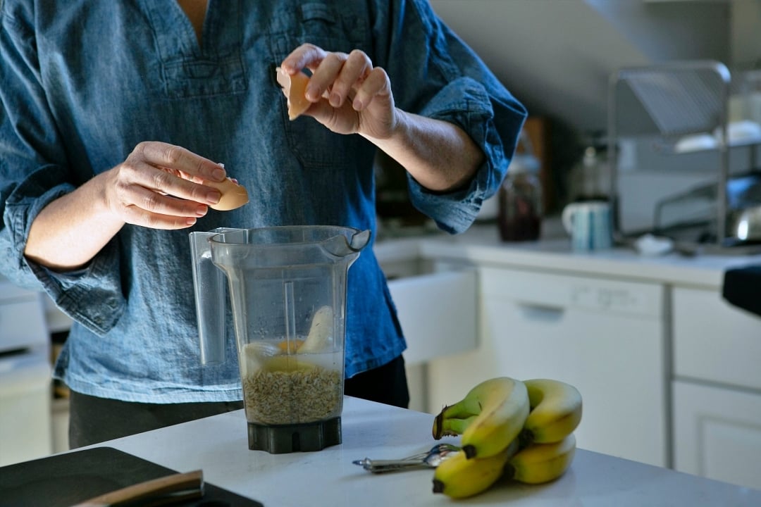 Banana Blender Pancakes Making