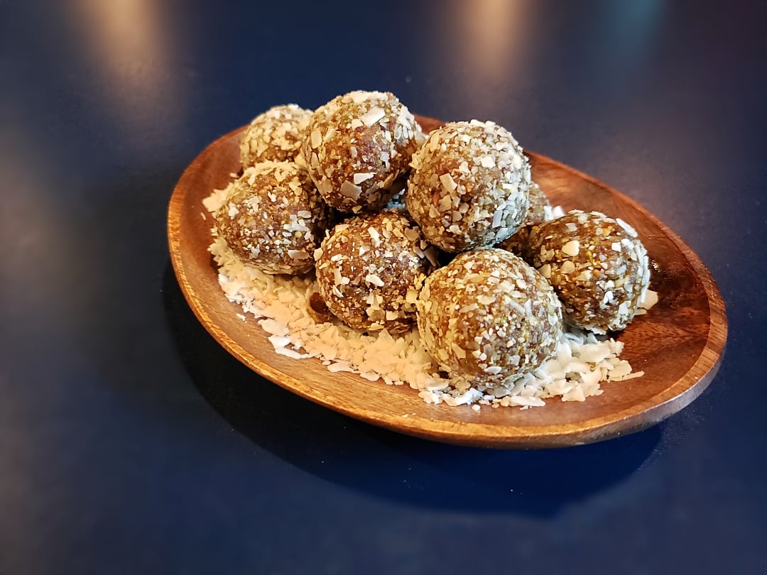 Pistachio Coocut Date Bites