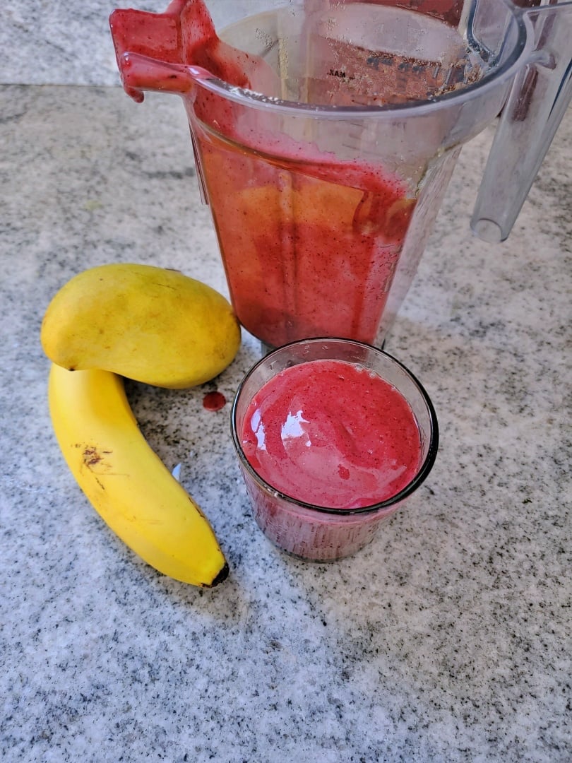 Strawberry Smoothie w Banana, Mango