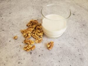 Walnut-Milk-300x225